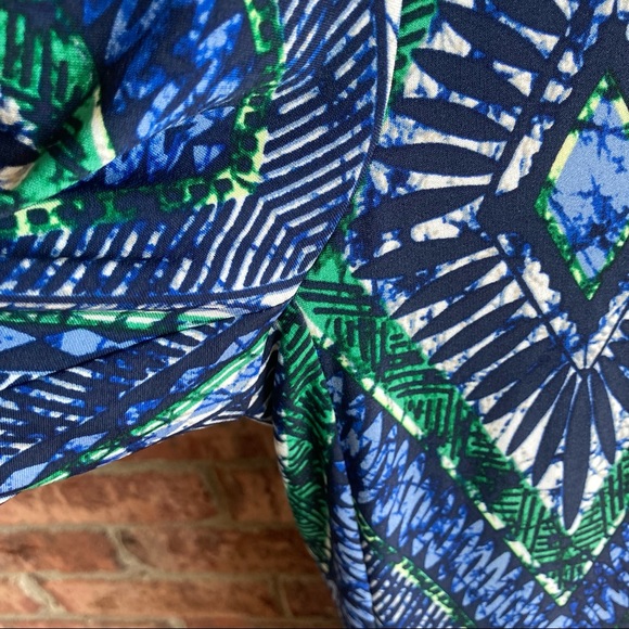 { CHICO’S} Blue Green & White Patterned Wide Leg Pants - Picture 5 of 8